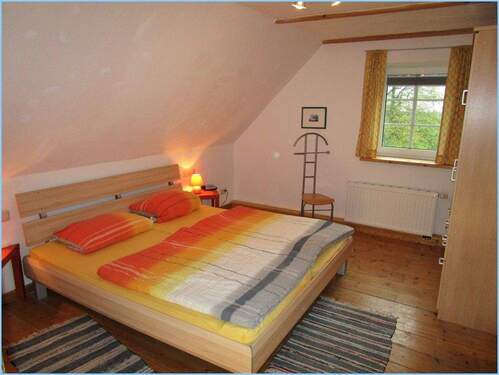 Schlafzimmer FeWo 1 - Mehrfamilienhaus, Wohnhaus mit 396,00 m² in Stadland / Reitland zum Kaufen