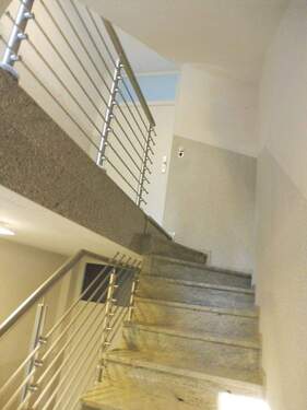 Treppenhaus - 3 Zimmer Etagenwohnung in Mönchengladbach