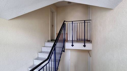 Treppenhaus - 1 Zimmer Etagenwohnung in Dresden