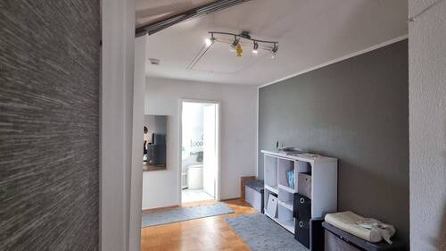 Blick in Wohnbereich - Etagenwohnung mit 34,00 m² in Dresden zum Kaufen