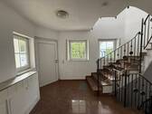 Treppenhaus - 2 Zimmer Etagenwohnung zum Kaufen in Cadolzburg