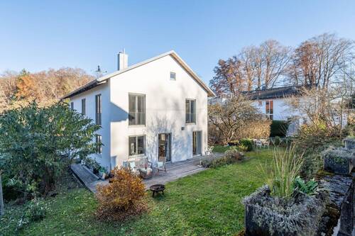 Eingewachsenes Grundstück - Einfamilienhaus mit 257,00 m² in Pöcking zum Kaufen