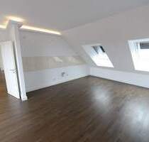 Jetzt aber! Schickes Dachgeschoss + Parkett + Fußbodenheizung + Loggia + tolles Bad + LED-Licht - Leipzig Mockau-Süd