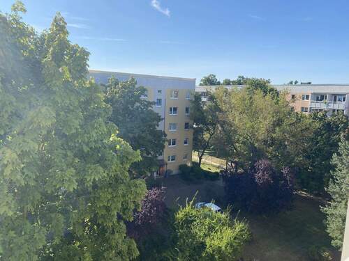 Blick vom Balkon - Etagenwohnung mit    61,00 m&sup2; in Potsdam zum Kaufen