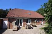 Bild 1 - In ruhiger, zentraler Lage in massiv errichtetem Einfamilienhaus wohnen