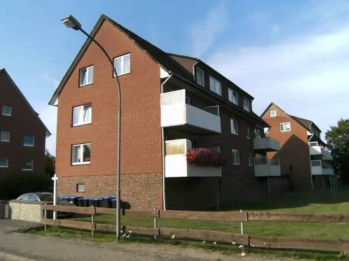 Bleckede HausNr. 9 Rückansicht mit Balkon - 3 Zimmer Etagenwohnung in Bleckede