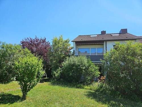 Garten im Sommer - 7 Zimmer Reihenendhaus zum Kaufen in Sindelfingen