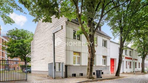 Außenansicht 2 - Charmantes Mehrfamilienhaus - mit Ausbaupotenzial am Innenhafen