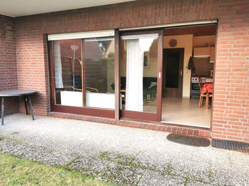 die Terrasse mit Zugang zum Wohn-Essbereich - 