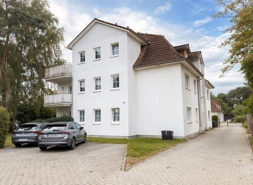 Gebäudeansicht - Dachgeschoßwohnung mit Stellplatz und Dachterrasse nahe Peetzsee