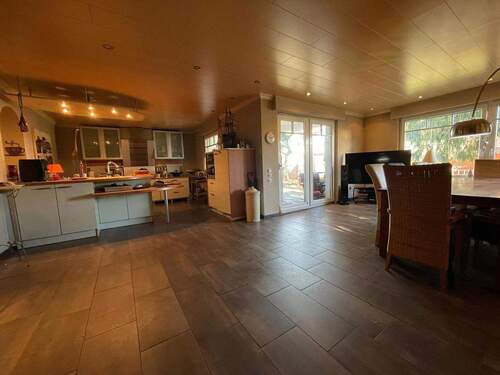 Wohn-/Essbereich und Küche - 