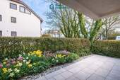 Terrasse/Schlafzimmer (KI-generierte Blumen) - 