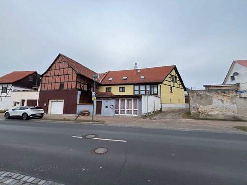 004020156800_302_346_21042025222932517 - 6 Zimmer Mehrfamilienhaus, Wohnhaus in Westerhausen