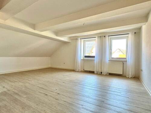 Wohnzimmer - 2 Zimmer Etagenwohnung zur Miete in Wunstorf / Großenheidorn