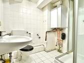 Bad mit Dusche - 