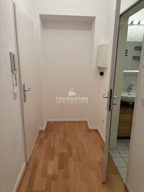 Kleiner Flur - 2 Zimmer Etagenwohnung in Düsseldorf