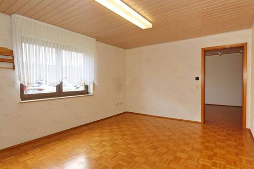 Wohn-/Esszimmer im UG - 