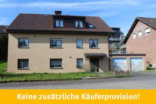 Freistehendes Zweifamilie mit einer Doppelgarage - Freistehendes Zweifamilienhaus (bis 4 WE) mit einem großen Wintergarten und 3 Pkw-Garagen