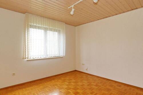 alle Räume mit Mosaikparkett - 