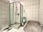 ...Badewanne & Dusche - 