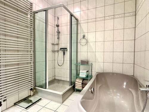 ...Badewanne & Dusche - 