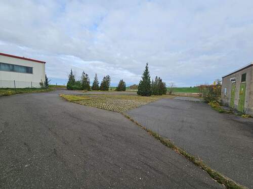 Parkplatz + Trafohaus - 