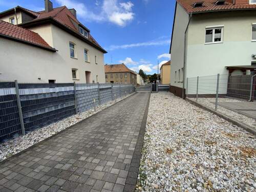 Grundstückszufahrt - 5 Zimmer Einfamilienhaus zum Kaufen in Sondershausen