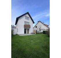 Ruhig gelegenes Einfamilienhaus mit Garten, Balkon und Garage in Karlsruhe-Knielingen