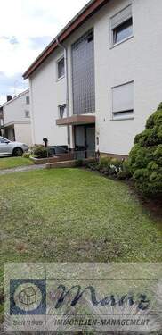 Hauseingang - 2 Zimmerwohnung mit traumhafter Sicht ins Grüne in Böhringen zu verkaufen