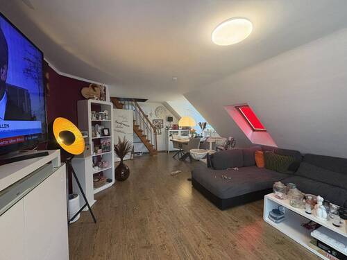 Wohn- / Essbereich mit Treppe zum Spitzboden - 
