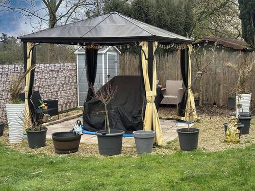 überdachte Sitzgelegenheit - 