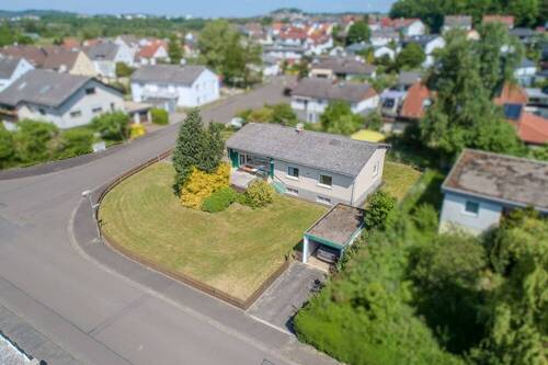 Aufnahme aus der Vogelperspektive - 5 Zimmer Bungalow zum Kaufen in Staufenberg