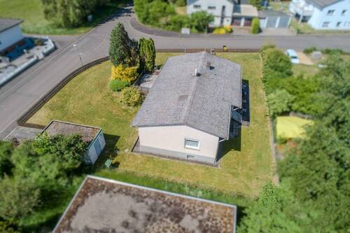 Aufnahme aus der Vogelperspektive - 5 Zimmer Bungalow in Staufenberg