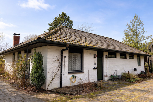 Hintereingang - Ihr Familienglück im Grünen - Zuhause mit Kamin, Garten und großem Potenzial in Klein Pampau