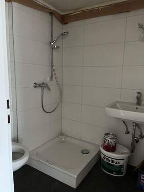 Badezimmer mit Dusche - 1 Zimmer Etagenwohnung in Lörrach