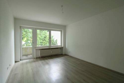 Wohnzimmer - Bezugsfreie 4-Zimmer Wohnung in ruhiger Lage von Dinslaken - Provisionsfrei!