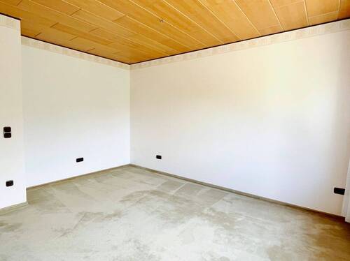 Einliegerwohnung: Wohnzimmer mit Terrassenzugang - 