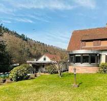 Einfamilienhaus mit großem Grundstück, Wintergarten & unverbaubarem Schwarzwaldblick - Gernsbach Hilpertsau