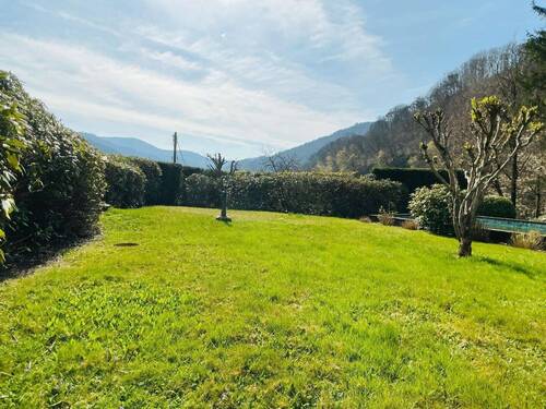 Parkähnlich angelegter Garten mit unverbaubarer Aussicht - 