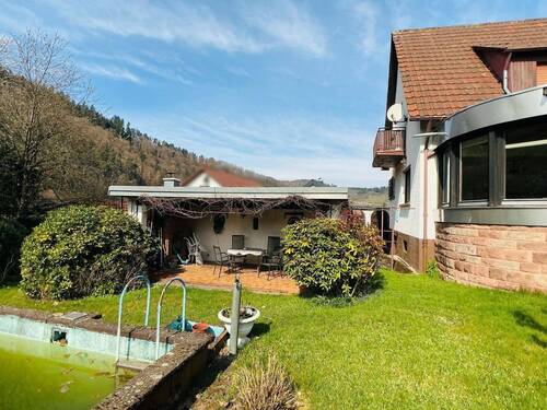 Freisitz im Garten - 5 Zimmer Einfamilienhaus zum Kaufen in Gernsbach