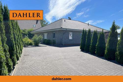 Außenansicht / Zufahrt - 6 Zimmer Mehrfamilienhaus, Wohnhaus zum Kaufen in Wyk auf Föhr