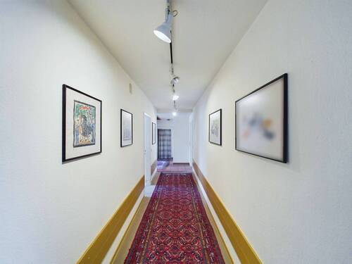 Flur im EG. - Einfamilienhaus mit 220,00 m² in Isernhagen zum Kaufen