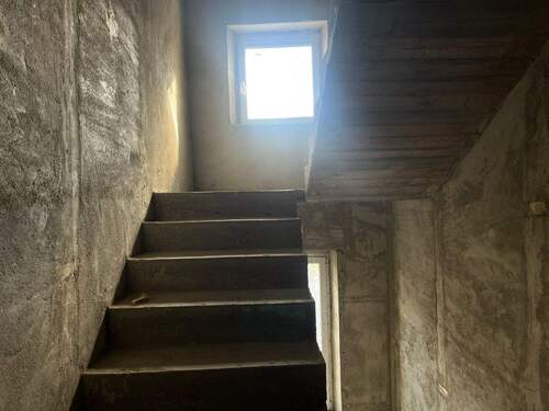 Treppenhaus - 2 Zimmer Mehrfamilienhaus, Wohnhaus zum Kaufen in Hof