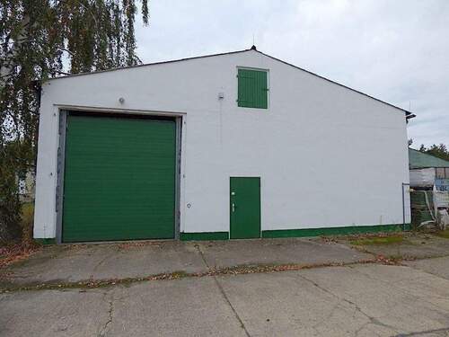 Einfahrt mit Sektionstor - Halle in Groß Kreutz (Havel)