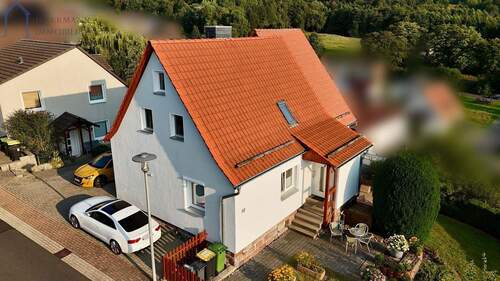 Hausansicht - 9 Zimmer Einfamilienhaus zum Kaufen in Helsa