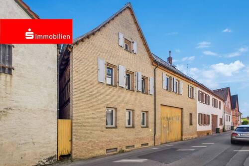 Straßenansicht - Hofreite mit Baugrundstück in Richen