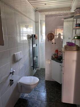 Bad mit Dusche - 