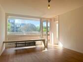 Wohnzimmer - **Frisch saniertes 1-Zimmer-Apartment mit Blick auf den Olympiaturm**
