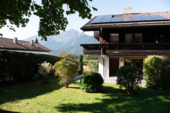 Außenansicht Süd/West-Terrasse - Bayerisch Gmain - Charmante 2,5 -Zimmer-Wohnung mit malerischem Alpenblick