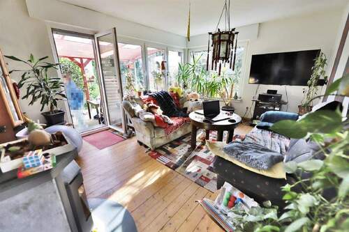 Wohnzimmer mit Zugang zur Terrasse(EG) - 